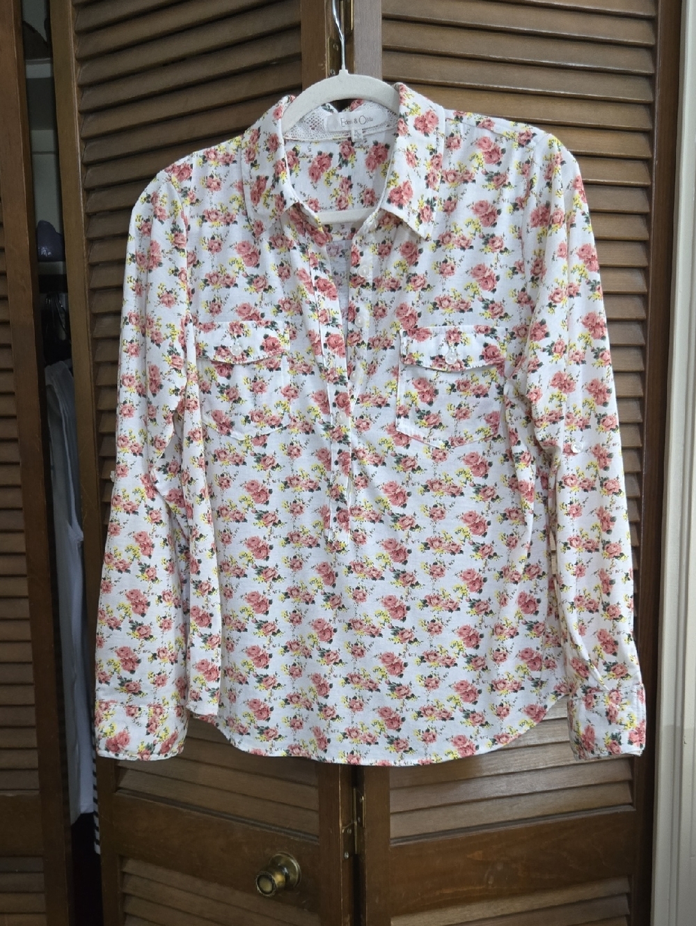Eden & Olivia White Blouse with Pink Rose and Green Leaf Print Like New